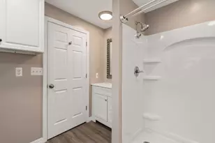 29 Sunnymeade Ave, Chicopee, MA 01020 - Photo 14