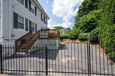 17 Cedar Ct, Lowell, MA 01852 - Photo 2