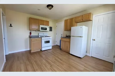 942 Lakeview Avenue #2nd Rear, Lowell, MA 01850 - Photo 4