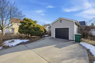 15 Hyde Ave, Chicopee, MA 01020 - Photo 2