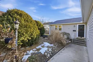 15 Hyde Ave, Chicopee, MA 01020 - Photo 4