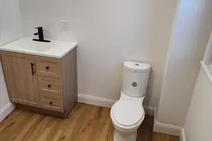 113 Pleasant St, Leominster, MA 01453 - Photo 14