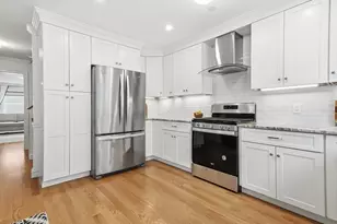 133 Ash St, Waltham, MA 02453 - Photo 2