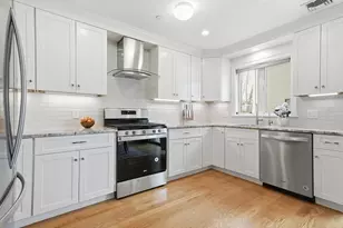 133 Ash St, Waltham, MA 02453 - Photo 4