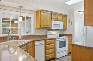 57 Country Dr, Bridgewater, MA 02324 - Photo 4