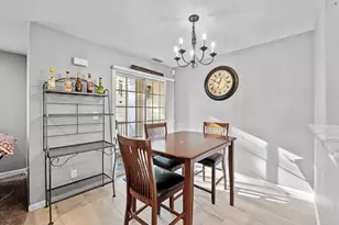 709 Gazebo Cir, Reading, MA 01867 - Photo 6