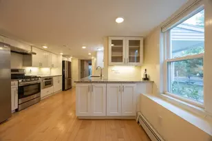 18 Beacon Pl, Melrose, MA 02176 - Photo 2