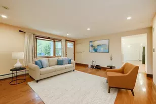 18 Beacon Pl, Melrose, MA 02176 - Photo 8