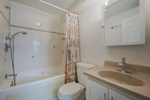 18 Beacon Pl, Melrose, MA 02176 - Photo 12