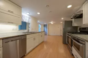 18 Beacon Pl, Melrose, MA 02176 - Photo 6