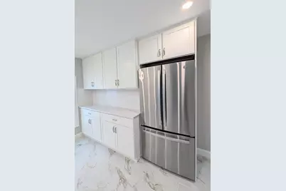 121 Whitman St #2, New Bedford, MA 02745 - Photo 2