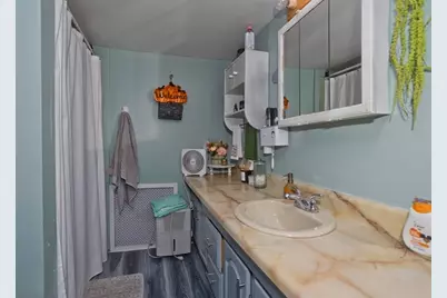 20 Prospect St, Adams, MA 01220 - Photo 8