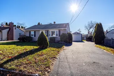 39 McCarthy Ave, Chicopee, MA 01020 - Photo 4