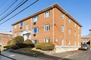 133 Warren St, Watertown, MA 02472 - Photo 2