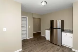 49 View St, Holyoke, MA 01040 - Photo 4