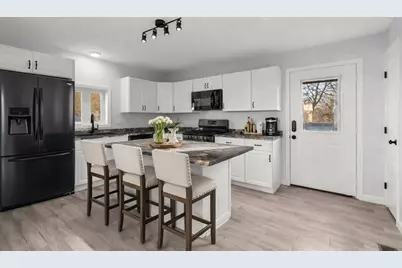 1222 Gar Hwy, Swansea, MA 02777 - Photo 2