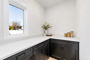 6 Callahan Dr, Woburn, MA 01801 - Photo 8