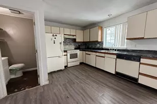 189 Essex St, Springfield, MA 01151 - Photo 10