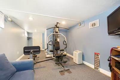 49 Pleasant St, Lunenburg, MA 01462 - Photo 20