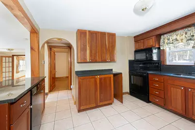 49 Pleasant St, Lunenburg, MA 01462 - Photo 10