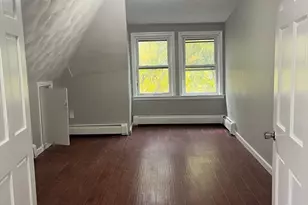 8 Wakefield Ave, Wakefield, MA 01880 - Photo 4