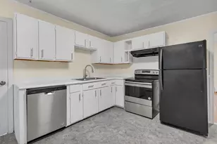 196-198 Knight Ave, Attleboro, MA 02703 - Photo 4