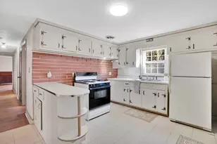 865 S Branch Pkwy, Springfield, MA 01118 - Photo 8