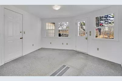 865 S Branch Pkwy, Springfield, MA 01118 - Photo 4