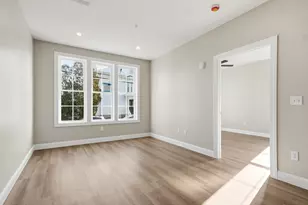 8 Vine St, Haverhill, MA 01830 - Photo 2