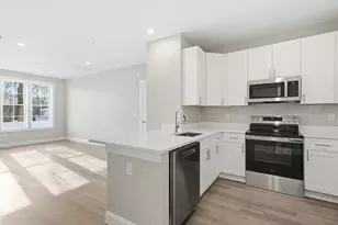 8 Vine St, Haverhill, MA 01830 - Photo 4