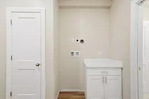 8 Vine St, Haverhill, MA 01830 - Photo 14