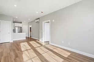 8 Vine St, Haverhill, MA 01830 - Photo 4
