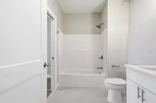 8 Vine St, Haverhill, MA 01830 - Photo 16