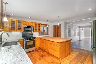 117 Elm St, Amesbury, MA 01913 - Photo 8