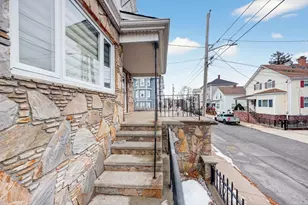 71 Smith St, Fall River, MA 02721 - Photo 4