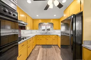 9 Liberty St, Taunton, MA 02718 - Photo 8