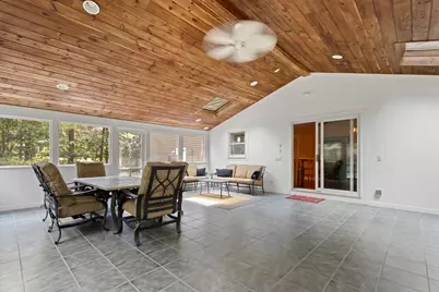 7 Upper Meadow Ln, Oak Bluffs, MA 02557 - Photo 10