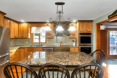 47 Roberta Cir, Agawam, MA 01001 - Photo 2