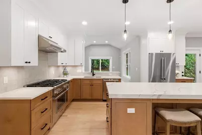 12 Pleasant St, Burlington, MA 01803 - Photo 10