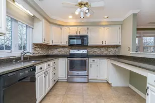 48 Whittier Meadows Dr, Amesbury, MA 01913 - Photo 2