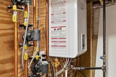 2 Grove St, Methuen, MA 01844 - Photo 32