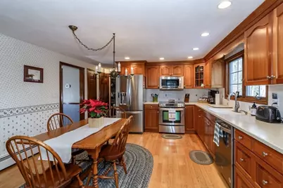 368 Highland St, Stoughton, MA 02072 - Photo 4