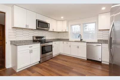 40 Princeton St, Holden, MA 01522 - Photo 2