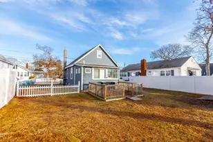 21 Bayview St, Wareham, MA 02571 - Photo 2