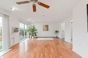 101 Edgelawn Ave, North Andover, MA 01845 - Photo 14