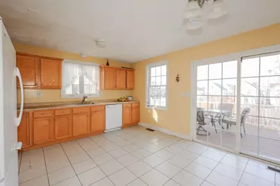 117 Manchester St #B, Lowell, MA 01852 - Photo 10