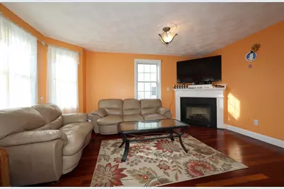 117 Manchester St #B, Lowell, MA 01852 - Photo 8