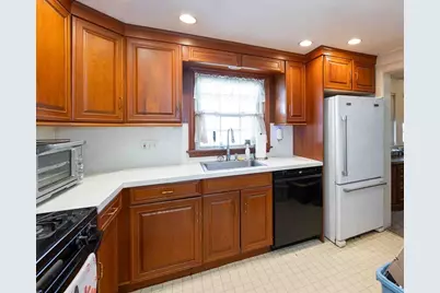 18 Wellesley Rd, Arlington, MA 02474 - Photo 10