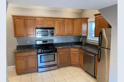 22 Howard Street #2 Right, Melrose, MA 02176 - Photo 2