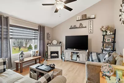 19 Greenwood St, Agawam, MA 01001 - Photo 6